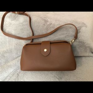 Small crossbody vintage style medicine handbag.